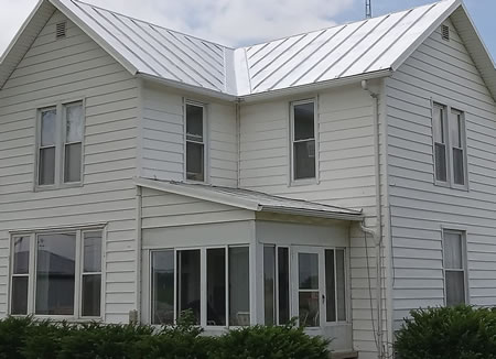 House Washing vs. Pressure Washing: Which Method Is Safer for Your Siding?